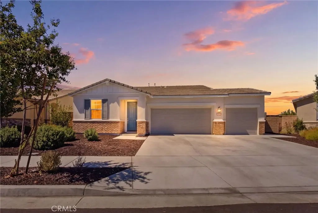 1919 Rodeo, Hemet, CA — listing photo 1