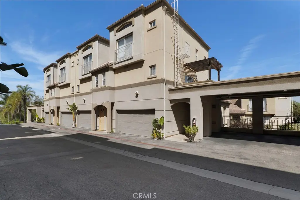 5220 Premiere Hills 222, Woodland Hills, CA — listing photo 1