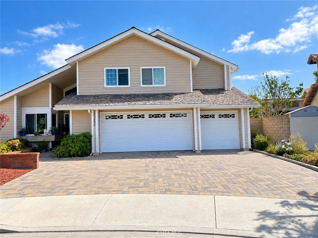 20252 Seashell, Huntington Beach, CA — listing photo 1
