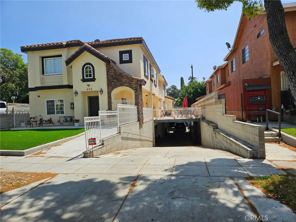 Triplex for rent at 404 La France B, Alhambra, CA featuring 3 beds and 2 baths