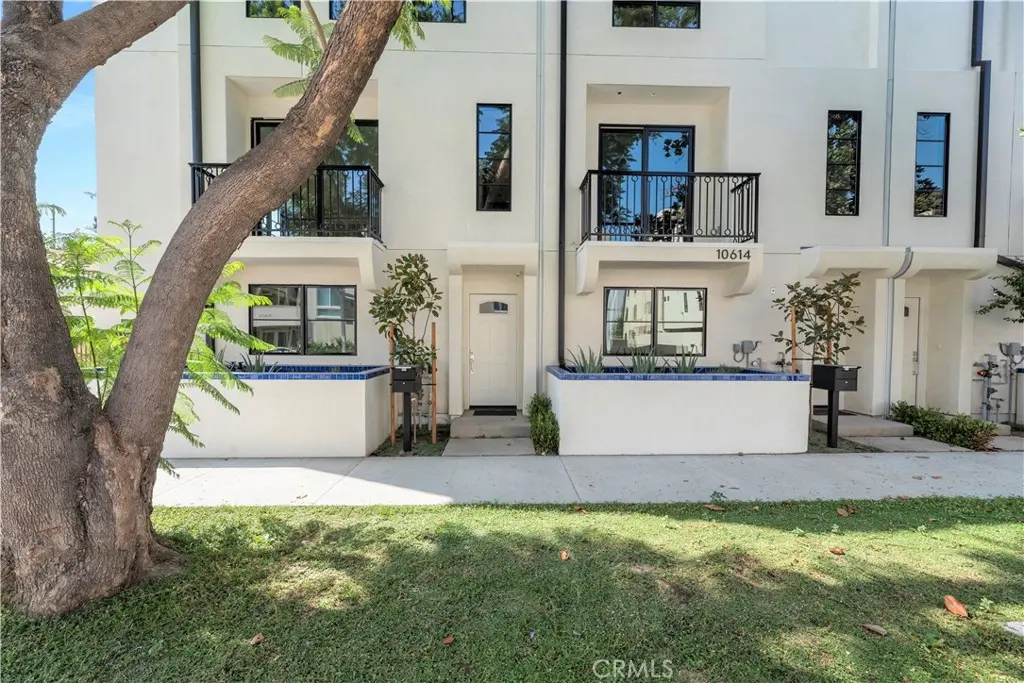 10612 Bloomfield Street, Toluca Lake, CA — listing photo 1