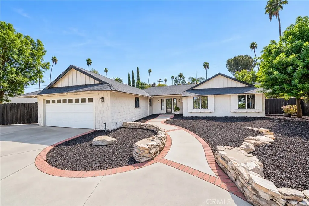 1076 Los Altos Court, Riverside, CA — listing photo 1