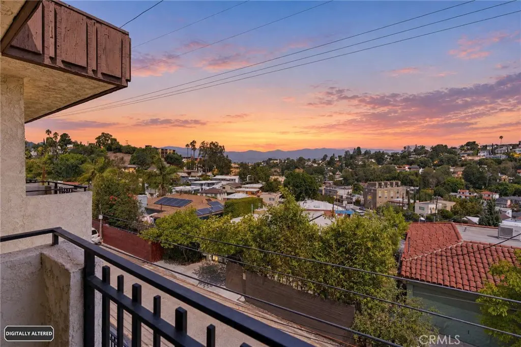2431 Claremont, Los Angeles, CA — listing photo 1