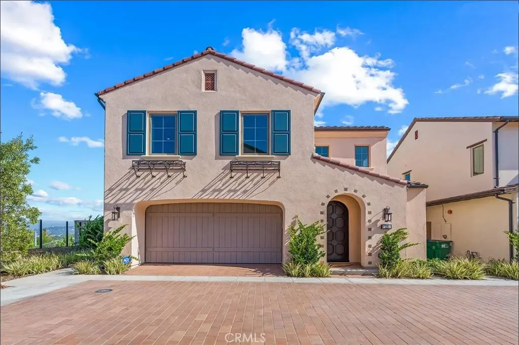 Condominium for rent at 135 Oceano, Irvine, CA featuring 3 beds and 3 baths