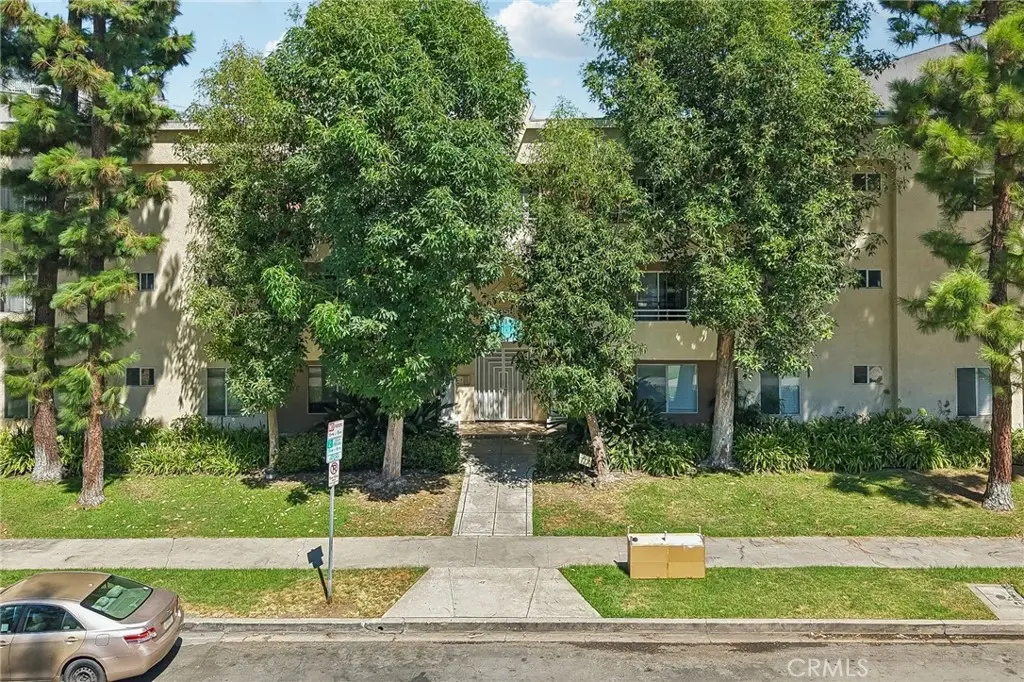 4358 Mammoth Avenue 14, Sherman Oaks, CA — listing photo 1