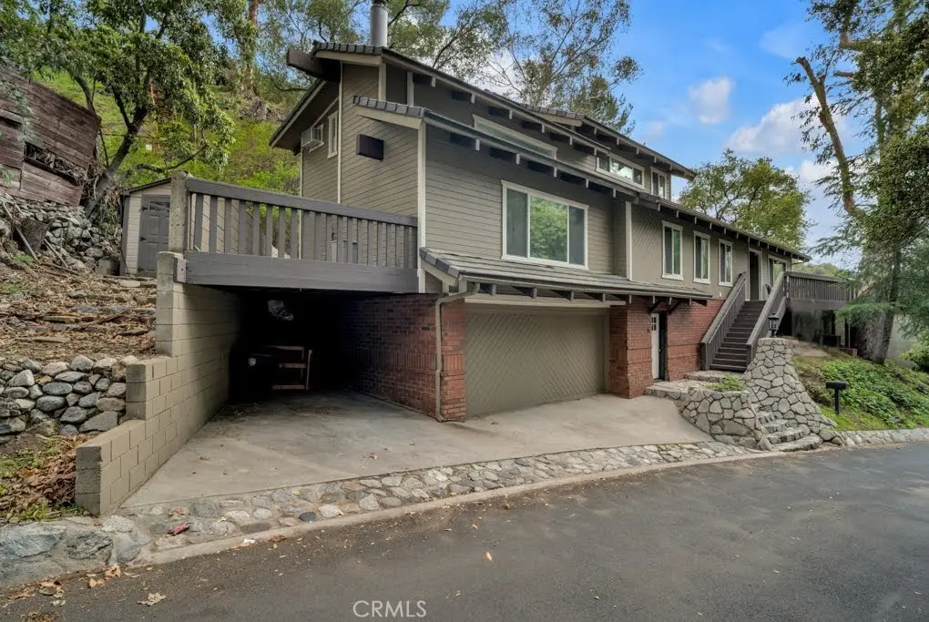 Single Family Residence for rent at 850 Country Club Drive, Burbank, CA featuring 4 beds and 4 baths