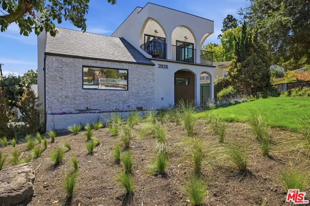 Single Family Residence for rent at 3926 S Ridgeley Drive, Los Angeles, CA featuring 3 beds and 4 baths