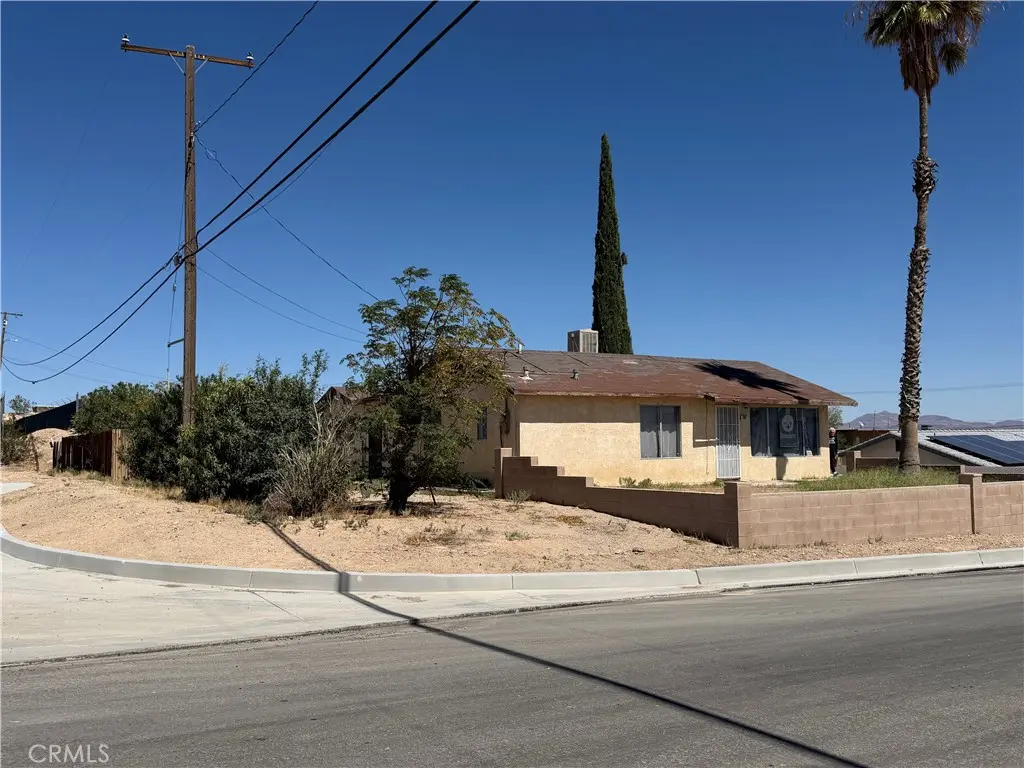 301 Juniper, Barstow, CA — listing photo 1