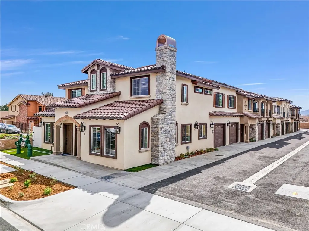 Townhouse for rent at 16385 Valencia Avenue 3, Fontana, CA featuring 3 beds and 3 baths