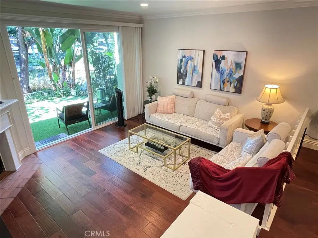 Townhouse for rent at 249 Pineview, Irvine, CA featuring 2 beds and 2 baths