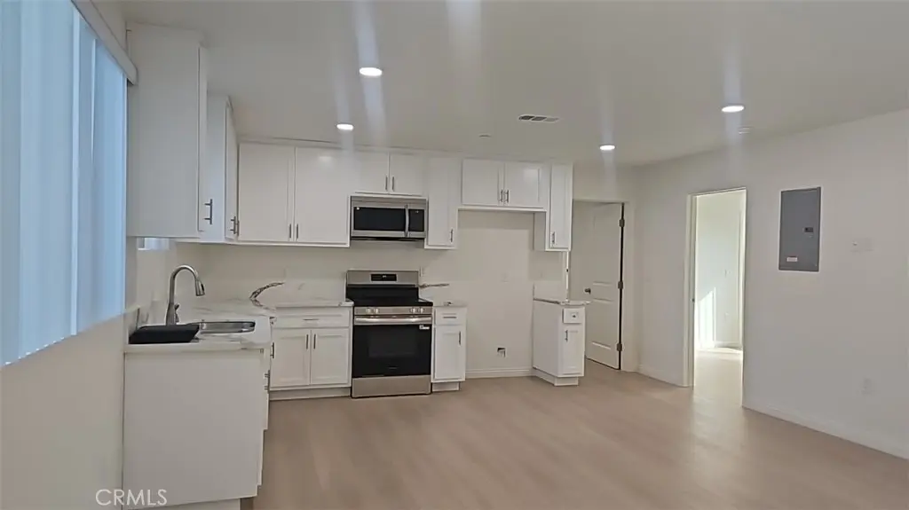 315 W 56th 1/2, Los Angeles, CA — listing photo 1