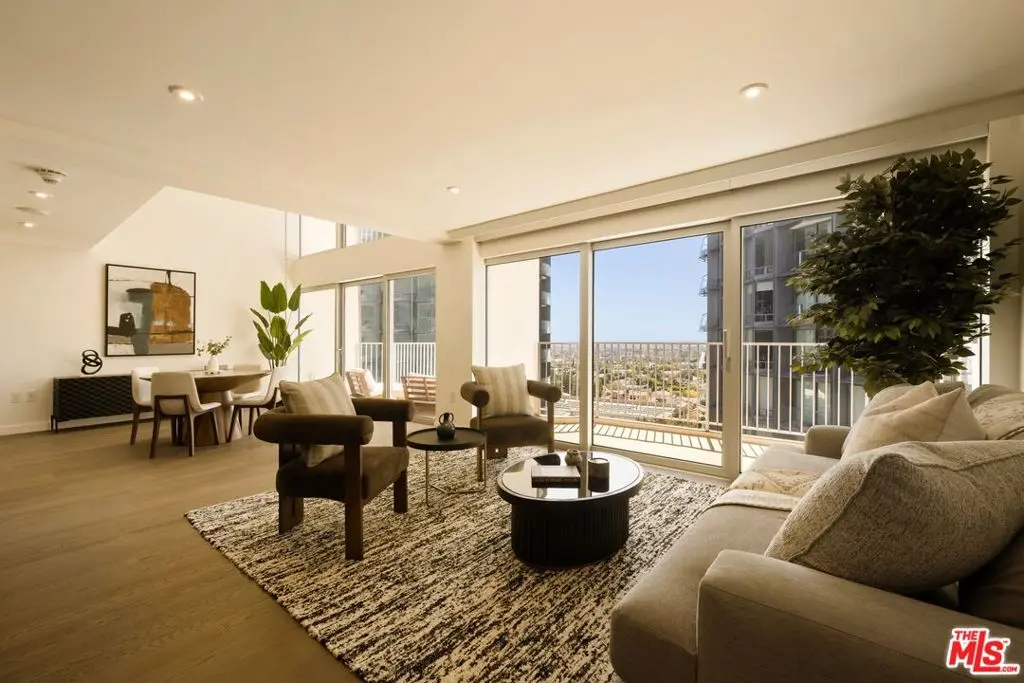 Condominium for rent at 2025 Avenue Of The Stars 1208, Los Angeles, CA featuring 1 bed and 2 baths