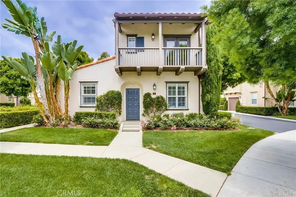 Condominium for rent at 22 Duet, Irvine, CA featuring 2 beds and 3 baths