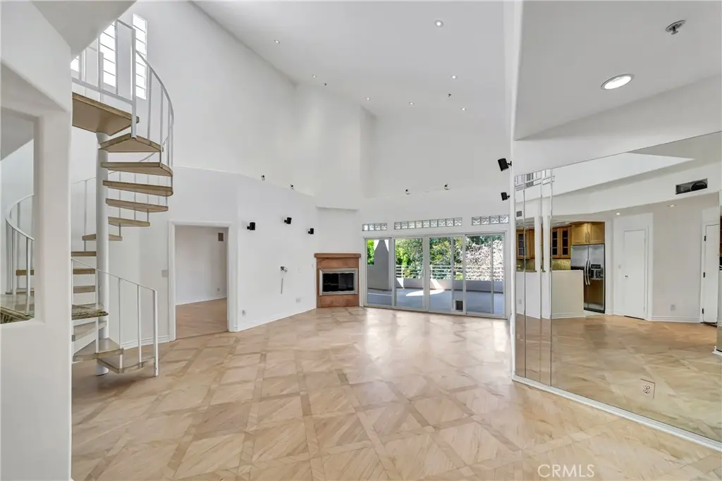 4477 Woodman Avenue 305, Sherman Oaks, CA — listing photo 1