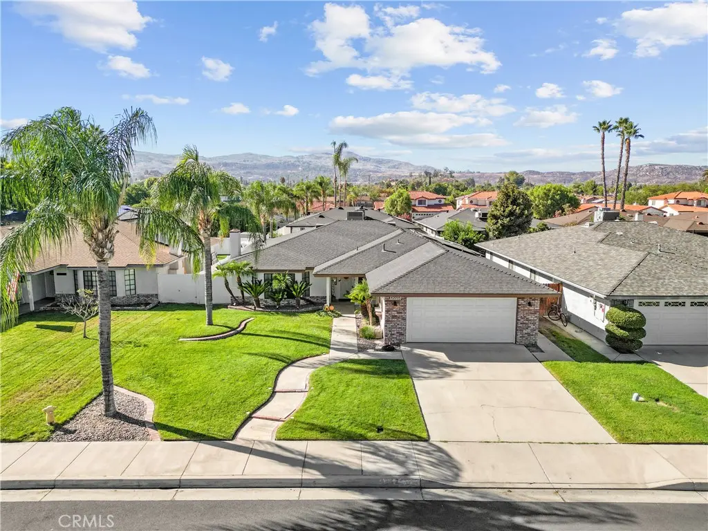 42095 Acacia Avenue, Hemet, CA — listing photo 1