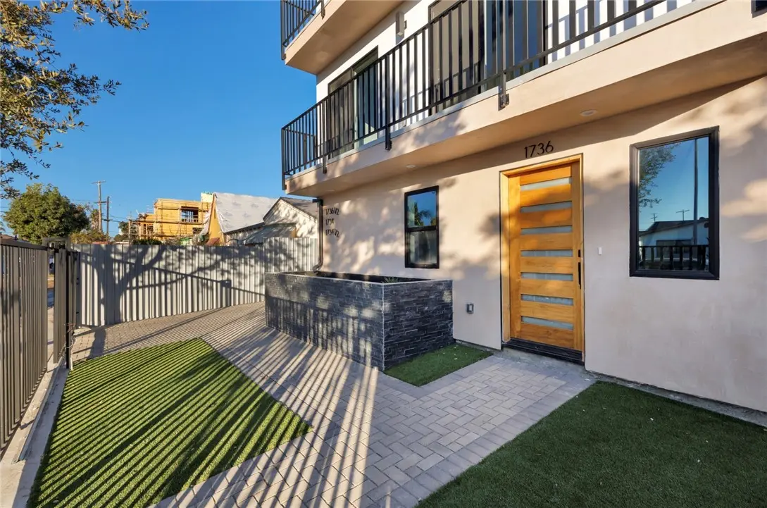 1736 Carmona Avenue A, Los Angeles, CA — listing photo 1