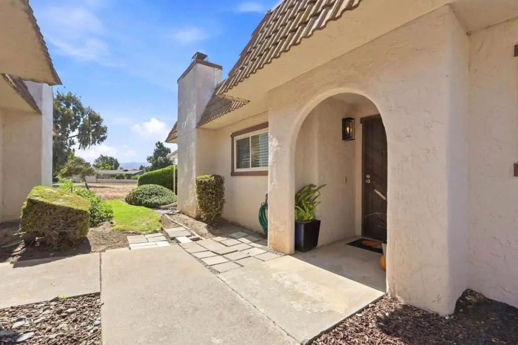 100 Villa Pacheco Court, Hollister, CA — listing photo 1