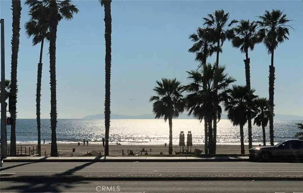 900 Pacific Coast, Huntington Beach, CA — listing photo 1
