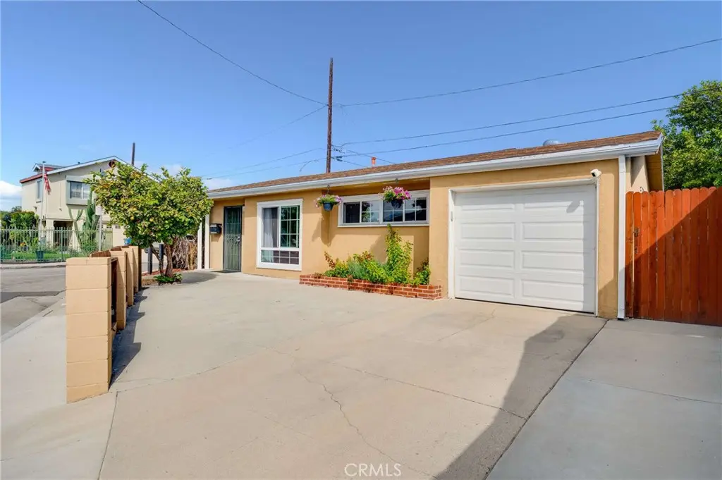 Single Family Residence for sale at 409 E Pleasant, Long Beach, CA featuring 2 beds and 1 bath