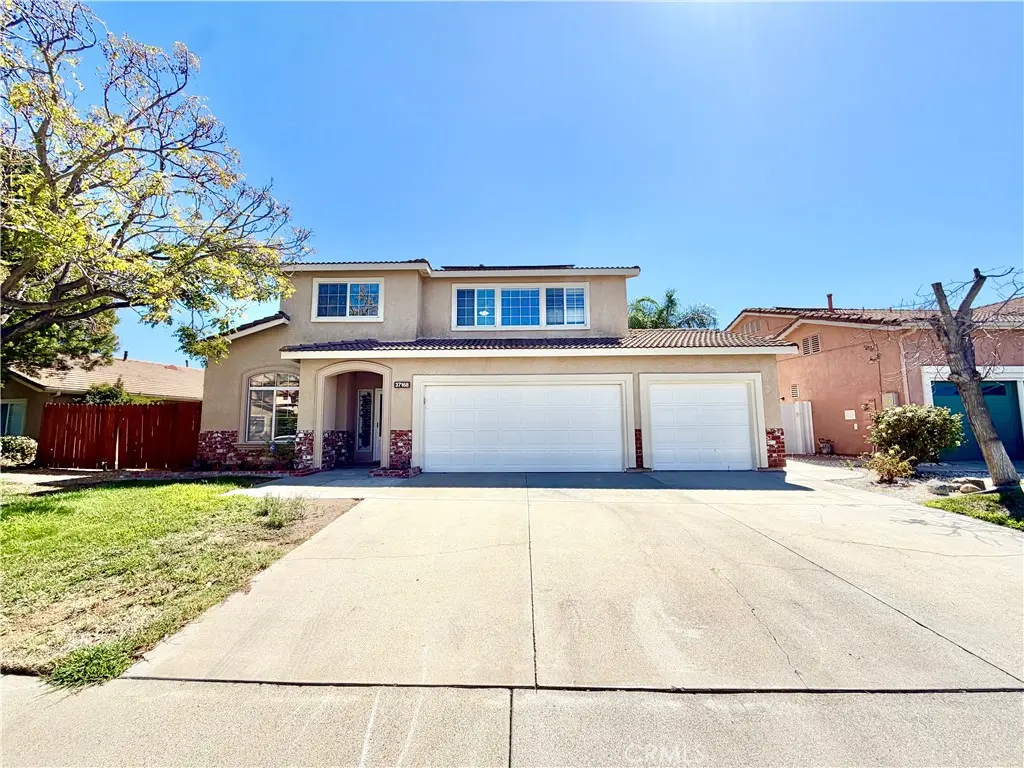Residential Lease for rent at 37168 Santa Rosa Glen Drive, Murrieta, Riverside County, CA featuring 4 beds and 3 baths
