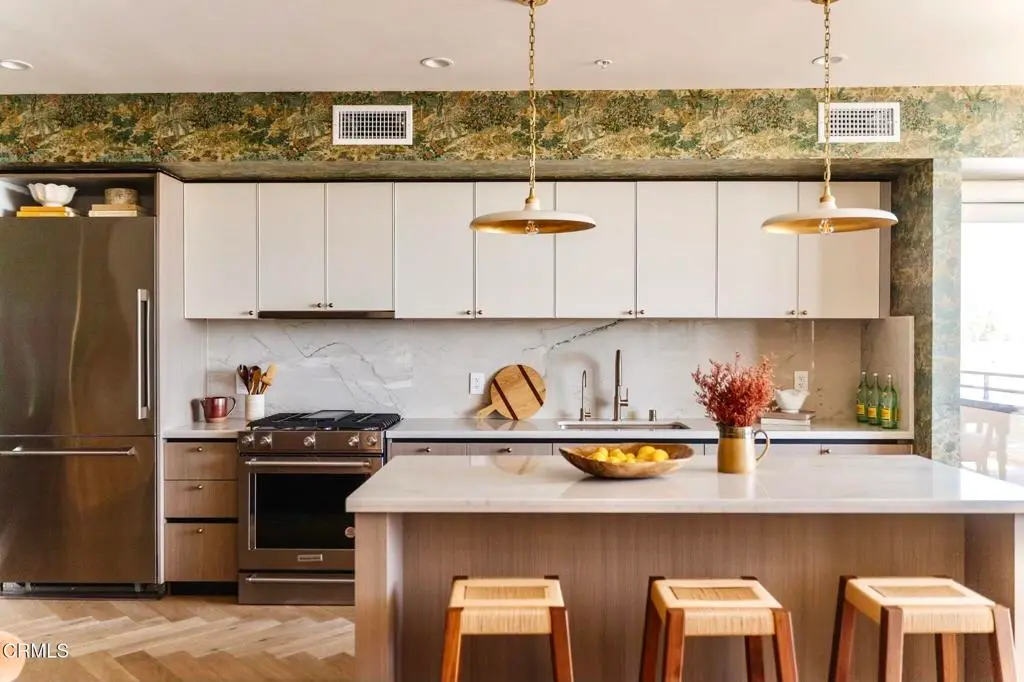 Condominium for sale at 39 S Los Robles Avenue 5005, Pasadena, CA featuring 1 bed and 1 bath
