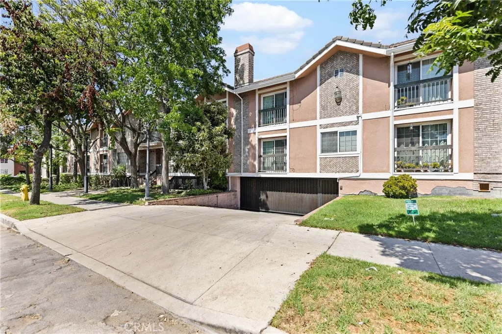 147 W Acacia 122, Glendale, CA — listing photo 1