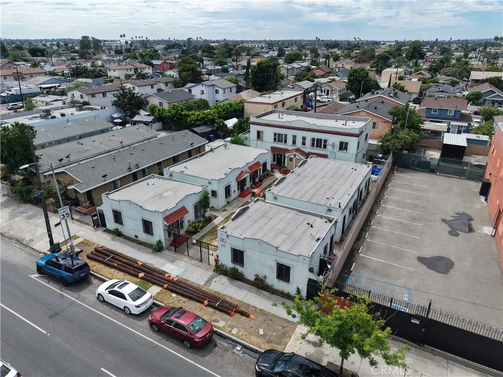 Apartment for rent at 6325 S Figueroa Street, Los Angeles, CA featuring 1 bed and 1 bath