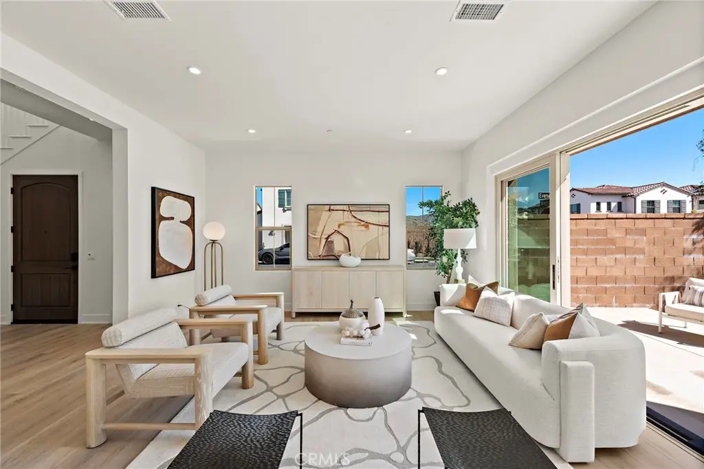 Condominium for rent at 122 Eversedge, Irvine, CA featuring 4 beds and 3 baths