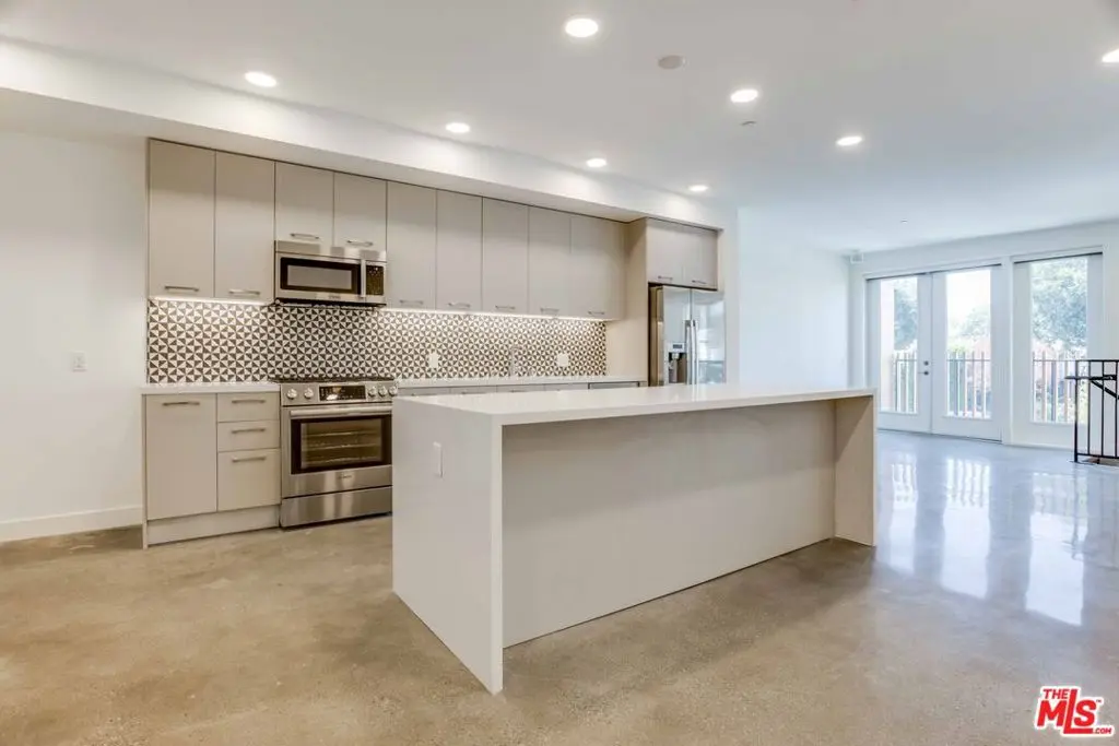 1250 N Fairfax Avenue 504, West Hollywood, CA — listing photo 1