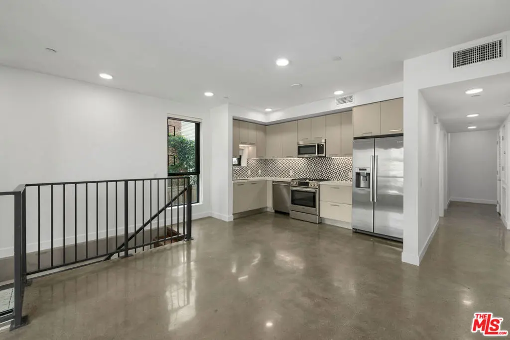 1250 N Fairfax Avenue 206, West Hollywood, CA — listing photo 1