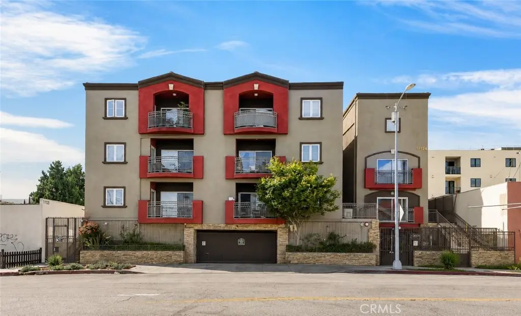 11124 Burbank Street 108, North Hollywood, CA — listing photo 1