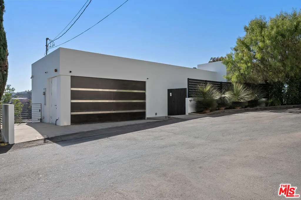 Single Family Residence for rent at 8760 Hollywood Boulevard, Los Angeles, CA featuring 2 beds and 3 baths