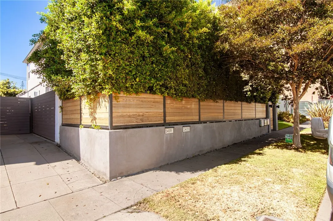 Condominium for rent at 1419 S Curson Avenue A, Los Angeles, CA featuring 3 beds and 2 baths