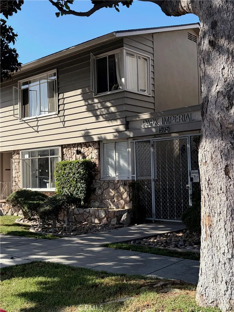 Condominium for rent at 1575 E Appleton 18, Long Beach, CA featuring 1 bed and 1 bath