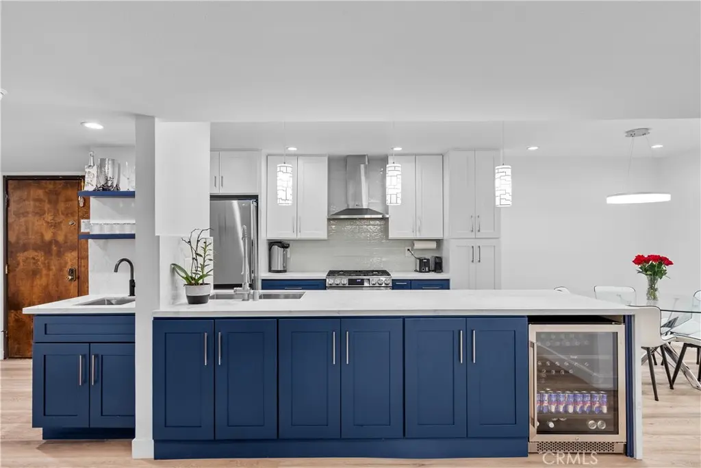 5325 Lindley Avenue 106, Tarzana, CA — listing photo 1