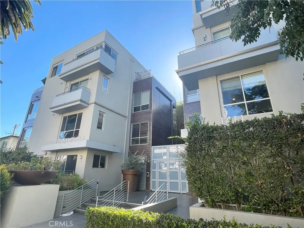 Condominium for rent at 1411 N Detroit 408, Los Angeles, CA featuring 3 beds and 3 baths