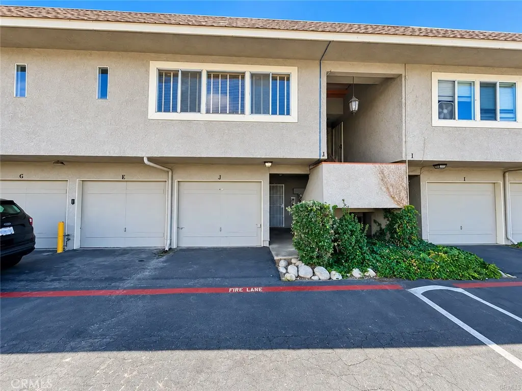 31864 Railroad Canyon Road J, Canyon Lake, CA — listing photo 1