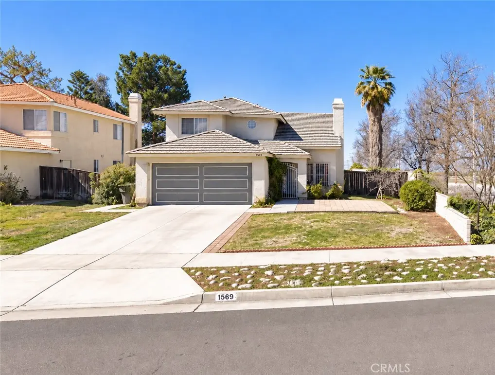 Single Family Residence for rent at 1569 Woodbury, Redlands, CA featuring 3 beds and 3 baths