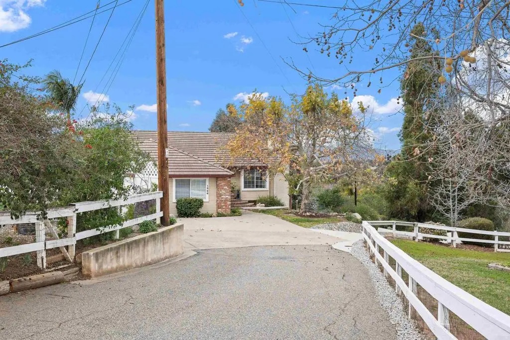 1366 Via Feliz, Fallbrook, CA — listing photo 1