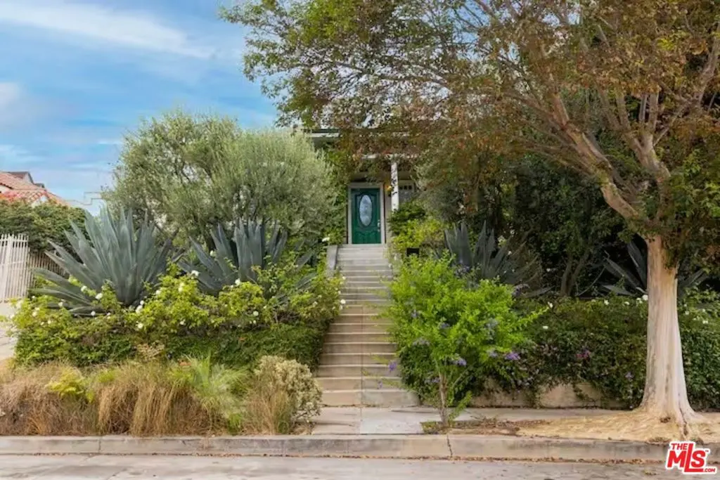 Single Family Residence for rent at 1315 Calumet Avenue, Los Angeles, CA featuring 3 beds and 2 baths