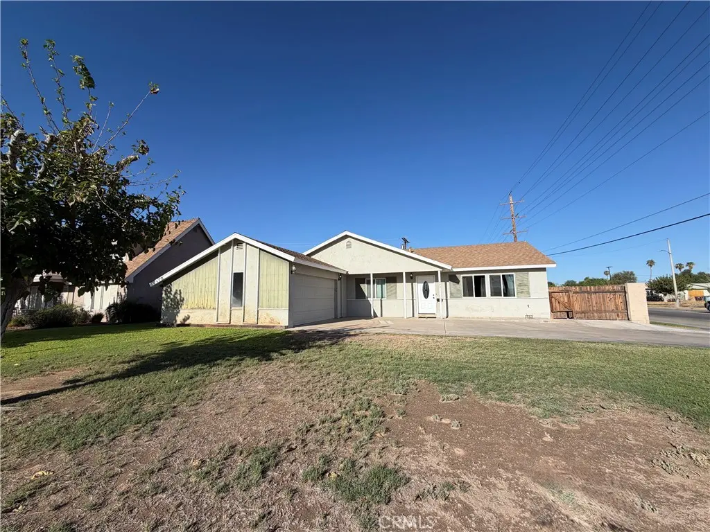 Single Family Residence for rent at 499 N 10th, Blythe, CA featuring 3 beds and 2 baths