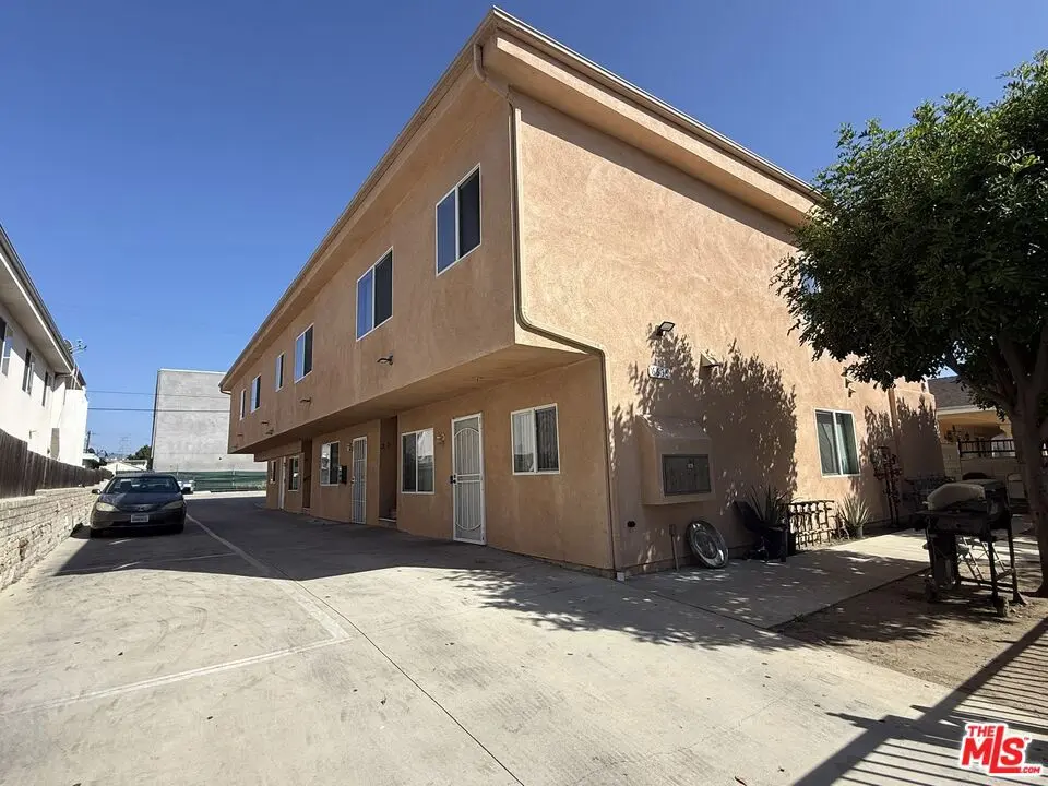 Condominium for rent at 6636 Irvine Avenue 2`, Los Angeles, CA featuring 3 beds and 2 baths