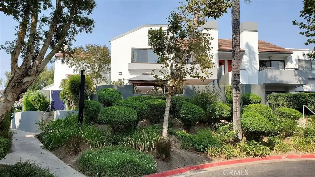 1143 Tivoli Lane 108, Simi Valley, CA — listing photo 1