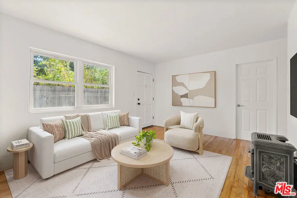 Condominium for rent at 717 Raymond Avenue 3, Santa Monica, CA featuring 2 beds and 1 bath