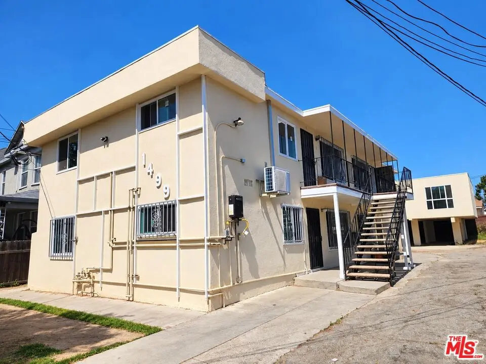 Condominium for rent at 1499 W 35th Place 4, Los Angeles, CA featuring 2 beds and 1 bath