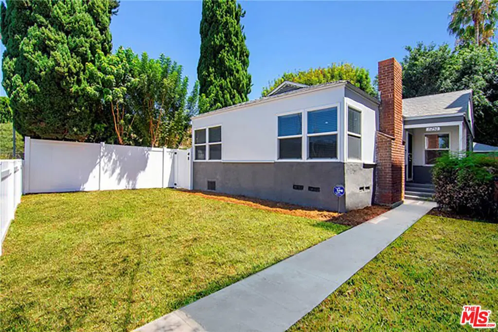 Single Family Residence for rent at 11250 Mississippi Avenue, Los Angeles, CA featuring 3 beds and 2 baths