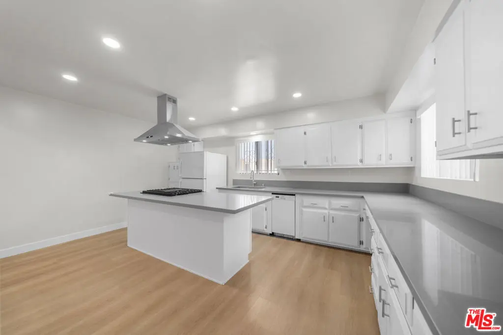 Condominium for rent at , Los Angeles, CA featuring 3 beds and 2 baths