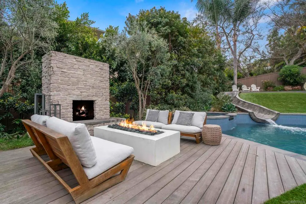 Single Family Residence for rent at 427 El Sueno, Solana Beach, CA featuring 6 beds and 8 baths