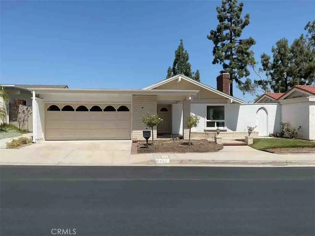 Single Family Residence for rent at 6437 E Calle Del Norte, Anaheim, CA featuring 3 beds and 2 baths