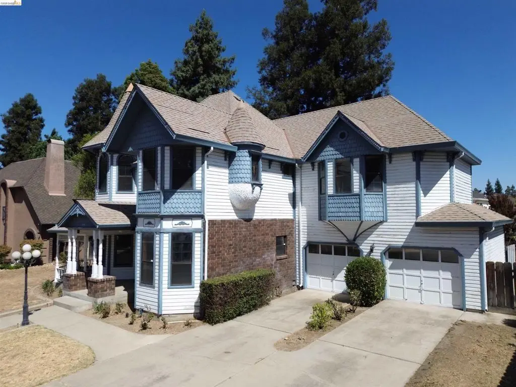 Single Family Residence for sale at 3716 Viader Dr, Modesto, CA featuring 4 beds and 4 baths